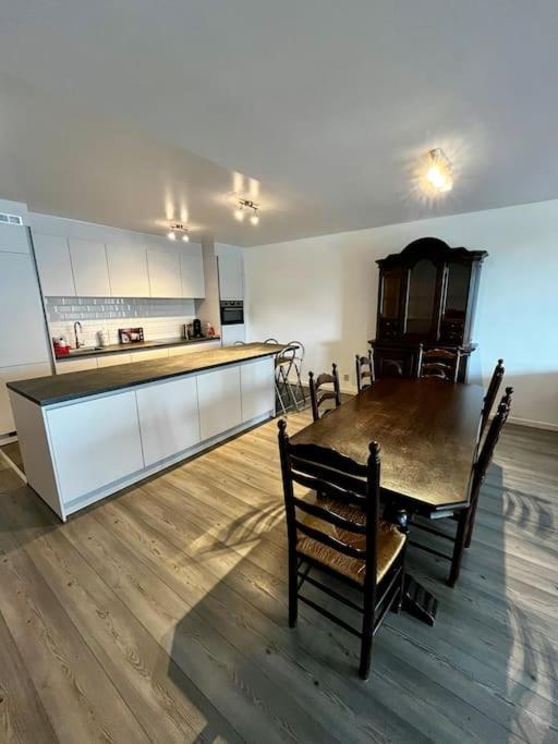 Big Apartment With Parking In Antwerpen Kültér fotó