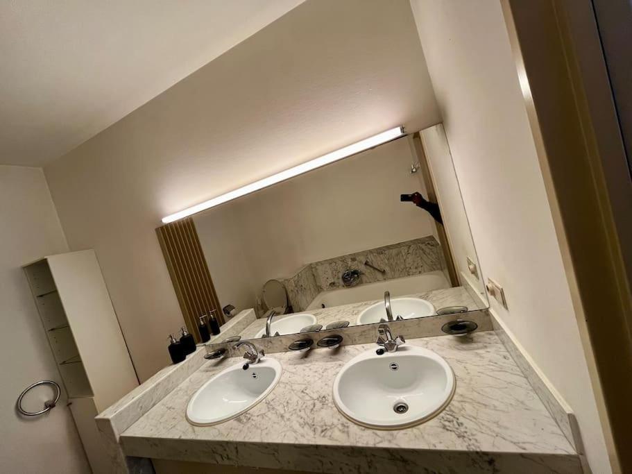 Big Apartment With Parking In Antwerpen Kültér fotó
