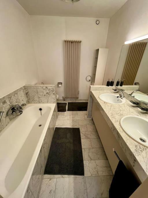 Big Apartment With Parking In Antwerpen Kültér fotó