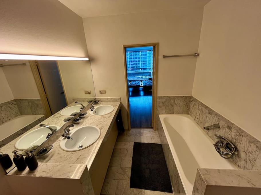 Big Apartment With Parking In Antwerpen Kültér fotó